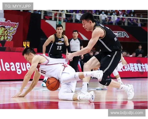 周鹏:从篮球场上的传奇到生活中的榜样,激励年轻一代追逐梦想的故事 周鹏:从篮球场上的传奇到生活中的榜样,激励年轻一代追逐梦想的故事